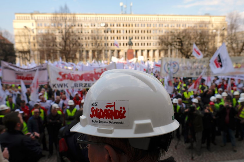 Pikieta Solidarności pod Urzędem Wojewódzkim w Katowicach