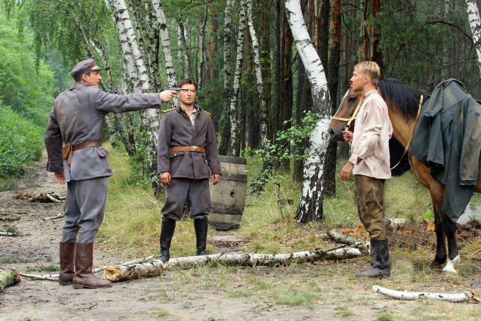 Kuba Wesołowski, Tomasz Borkowski i Wojciech Zieliński na planie serialu "1920. Biało-czerwone"