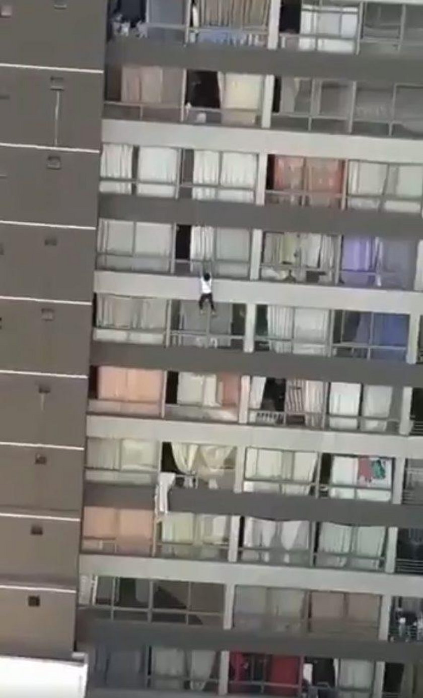 Kobieta wypadła z 9. piętra
