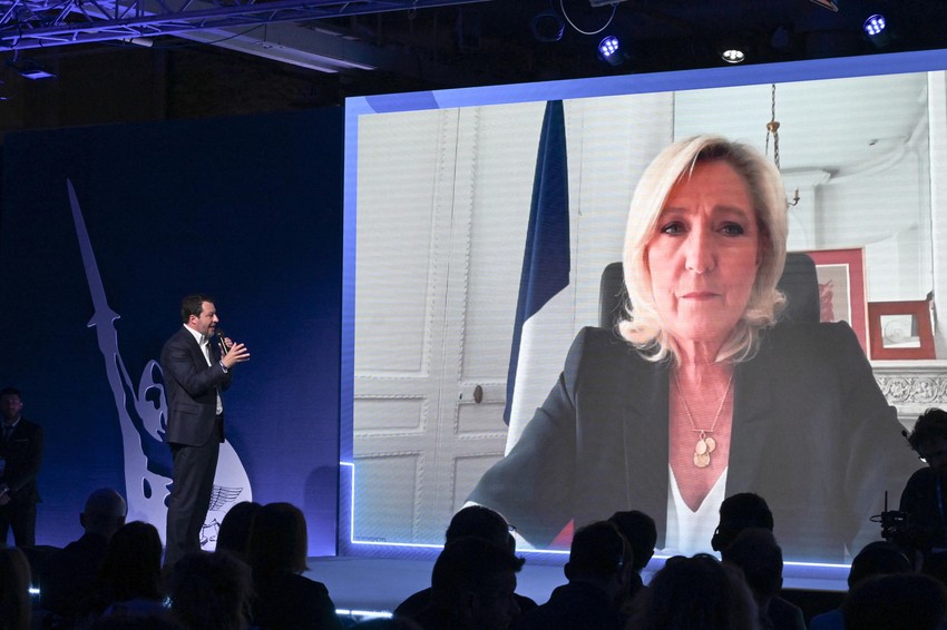 Marin Le Pen se obraća delegatima krajnje desničarske italijanske stranke Lega