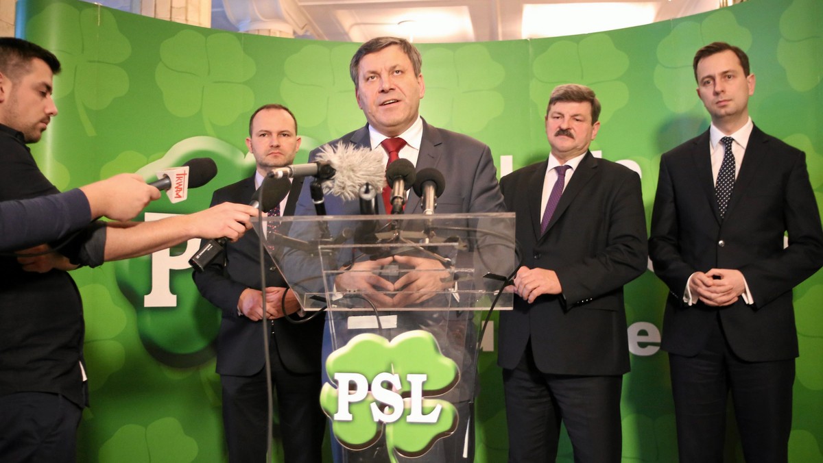 Klub PSL powiększy się o sześciu nowych posłów. Jak informuje TVP Info, politycy mają przejść z koła poselskiego Bezpieczeństwo i Gospodarka.