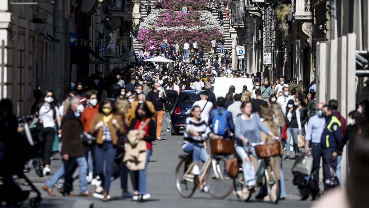 We Włoszech tłumy na ulicach przed częściowym otwarciem kraju
