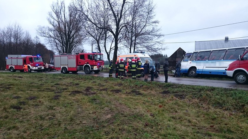 Wypadek busa z dziećmi