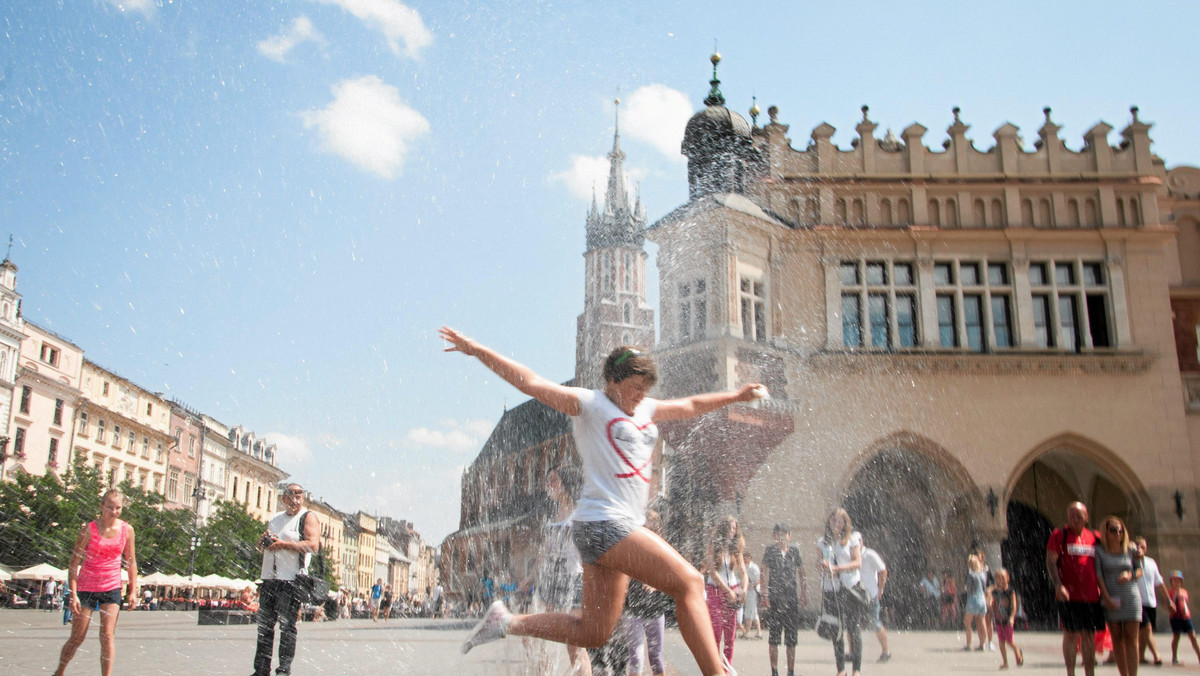 Komplikuje się sytuacja z przygotowaniami do budowy pierwszej linii metra w Krakowie. Dotąd zakładano, że mogłoby powstać tzw. lekkie metro, jadące głównie po estakadach z Nowej Huty do Bronowic. Ale okazało się, że to niewykonalne – pisze "Dziennik Polski".