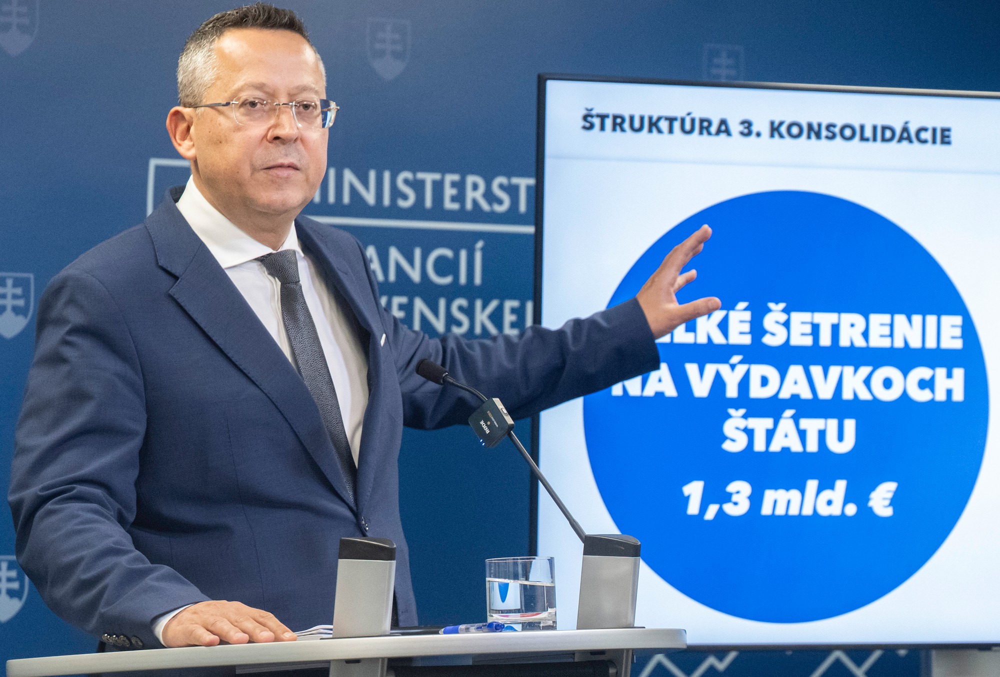 Na snímke minister financií SR Ladislav Kamenický (Smer-SD).