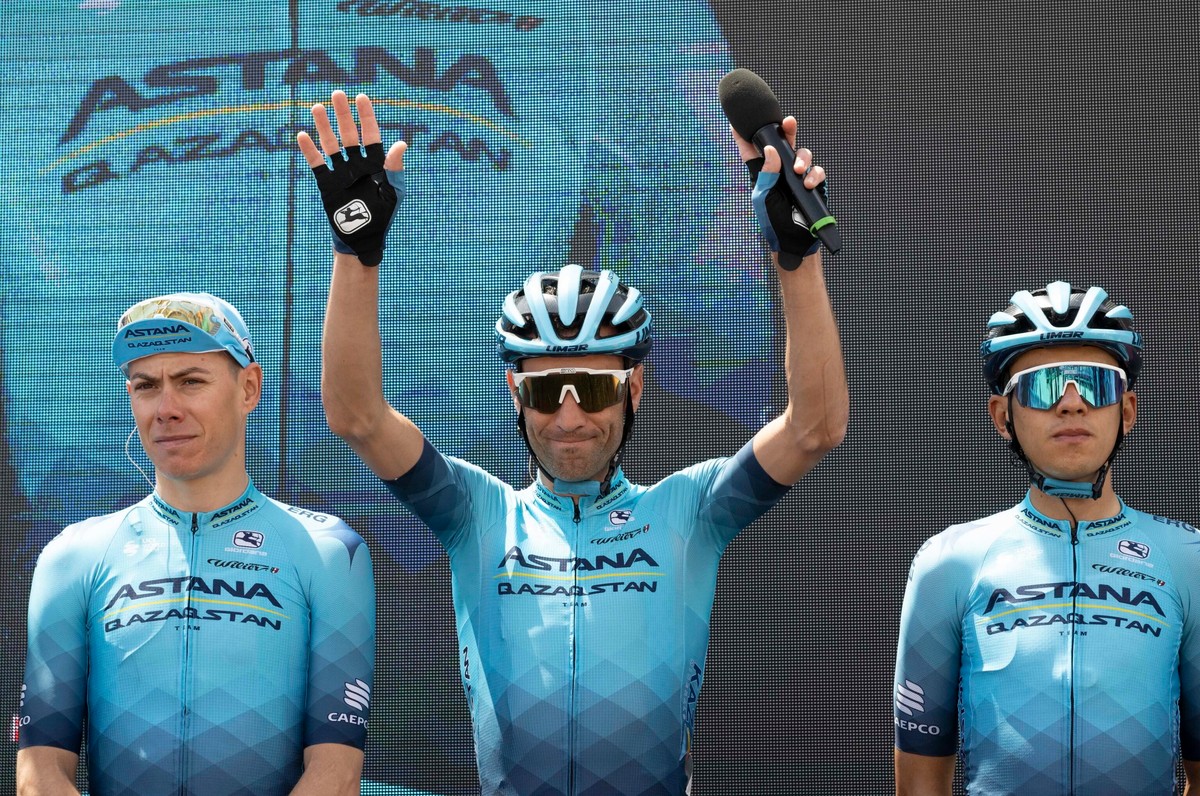 Vincenzo Nibali (w środku)