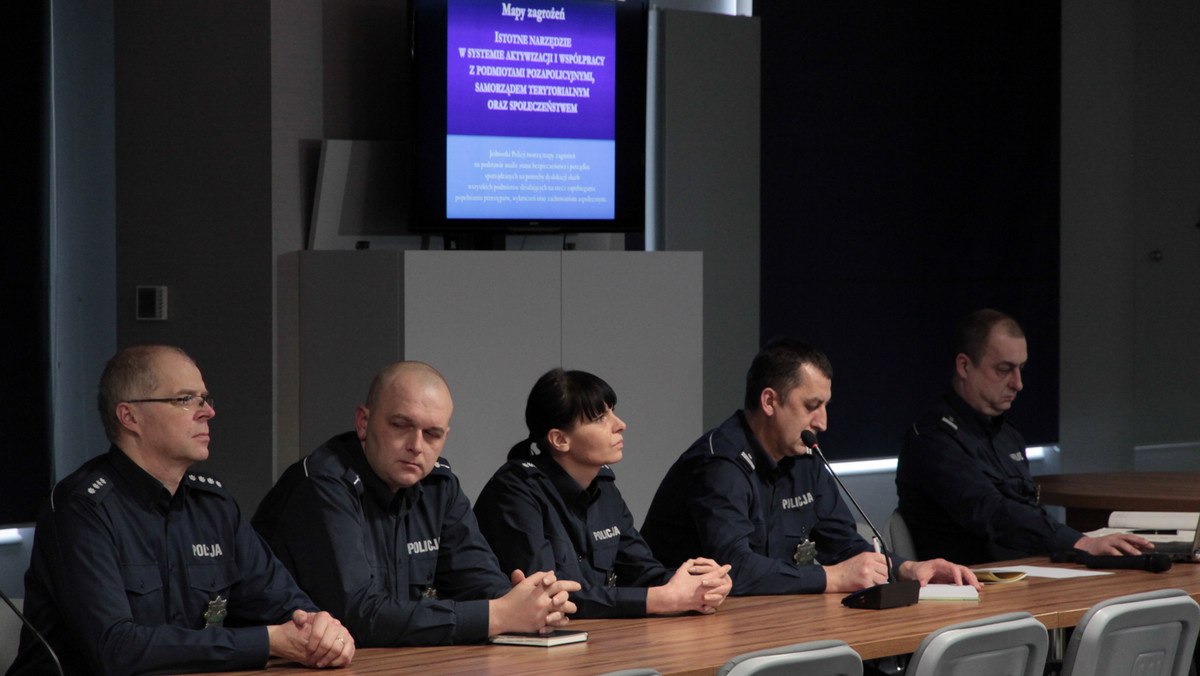 W Małopolsce tworzona jest mapa bezpieczeństwa, która uwzględni problemy i kwestie zgłaszane przez mieszkańców. W jej powstawanie zaangażowane są także wszelakie służby, ale to udział Małopolan jest najważniejszy. - Dzięki mapie chcemy zebrać nie tylko to, co wiemy, ale to, co doskwiera obywatelom – mówi małopolski komendant policji inspektor Tomasz Miłkowski.