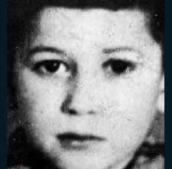 Zdjęcie najmłodszego z Papierosiarzy z placu Trzech Krzyży Ben-Ziona Hadara (Bolusia). Chłopiec miał sześć lat, gdy uciekł z warszawskiego getta