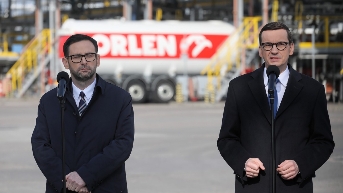 Premier Mateusz Morawiecki oraz prezes PKN Orlen Daniel Obajtek