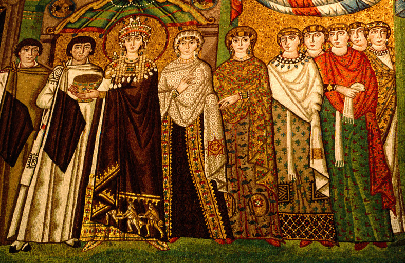 Cesarzowa Teodora wraz z dworem na mozaice w Bazylice San Vitale w Rawennie