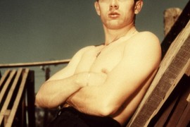 OVAJ GLUMAC proglašen je za NAJSEKSEPILNIJEG MUŠKARCA svih vremena: Lista izazvala ENORMNI SKANDAL - kad su ljudi videli ko je ušao u top 10, a ko ne POBESNELI SU