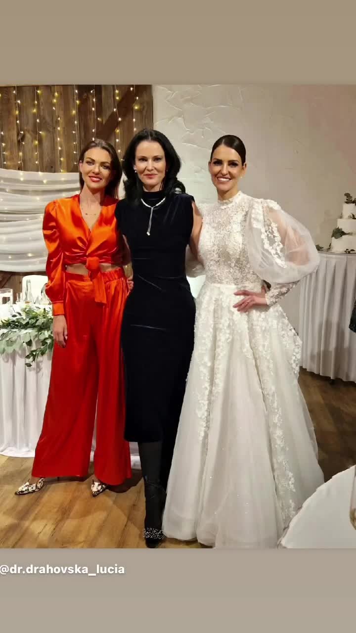 Martina Schindlerová na svadbe svojej sestry.