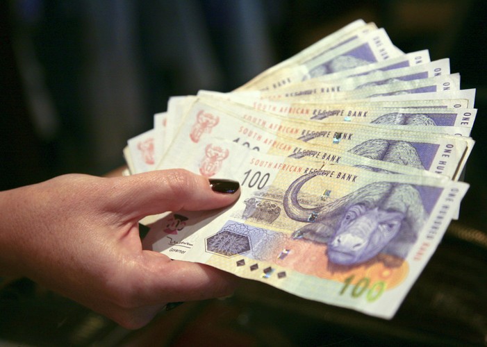 Waluta RPA jest rand. Jego wartość w stosunku do dolara wynosi 0,11 i 0,34 w stosunku do złotego.

Na zdjęciu: Rand