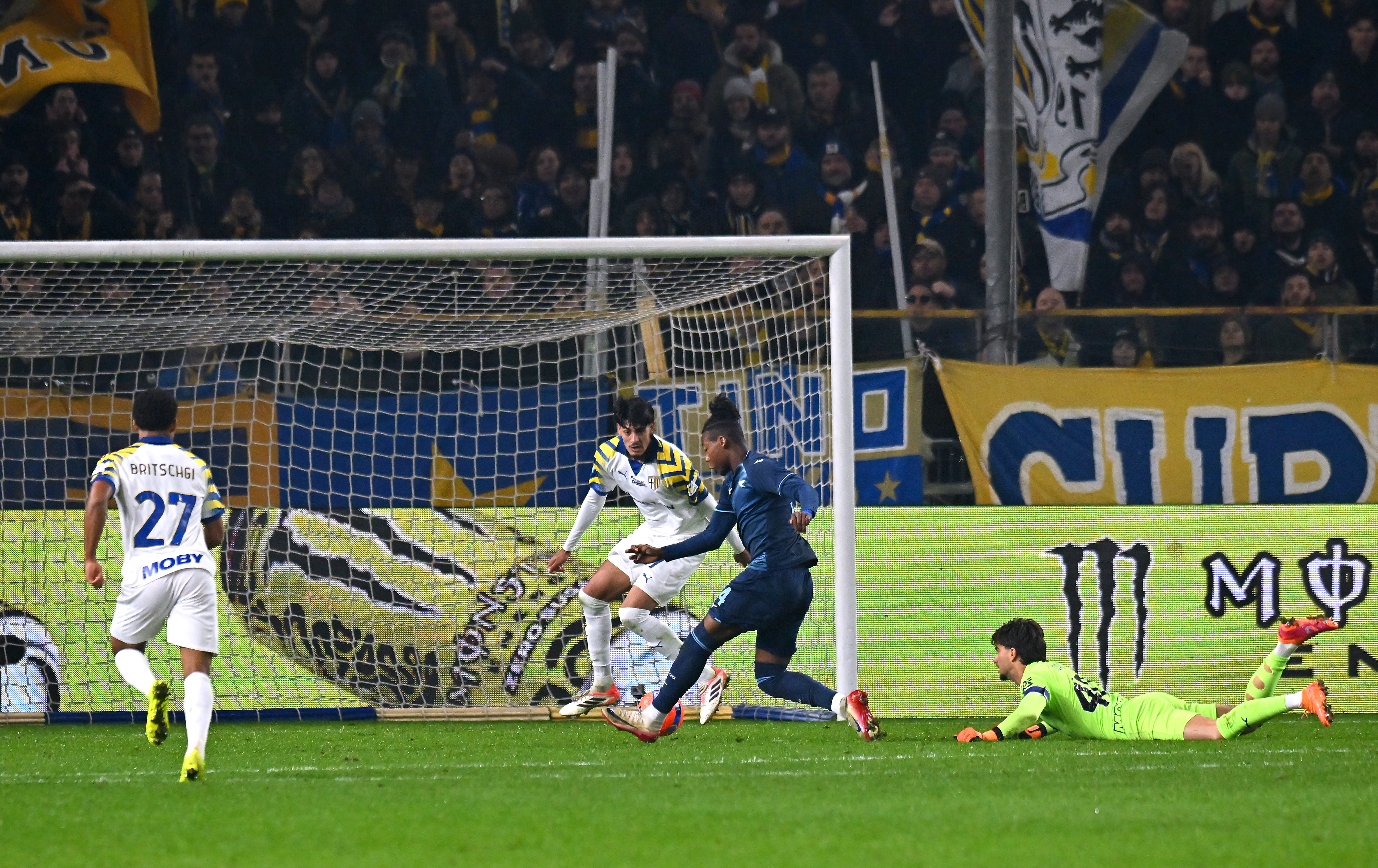 In nove contro undici: Lazio batte il Parma 1-0 con Noslin