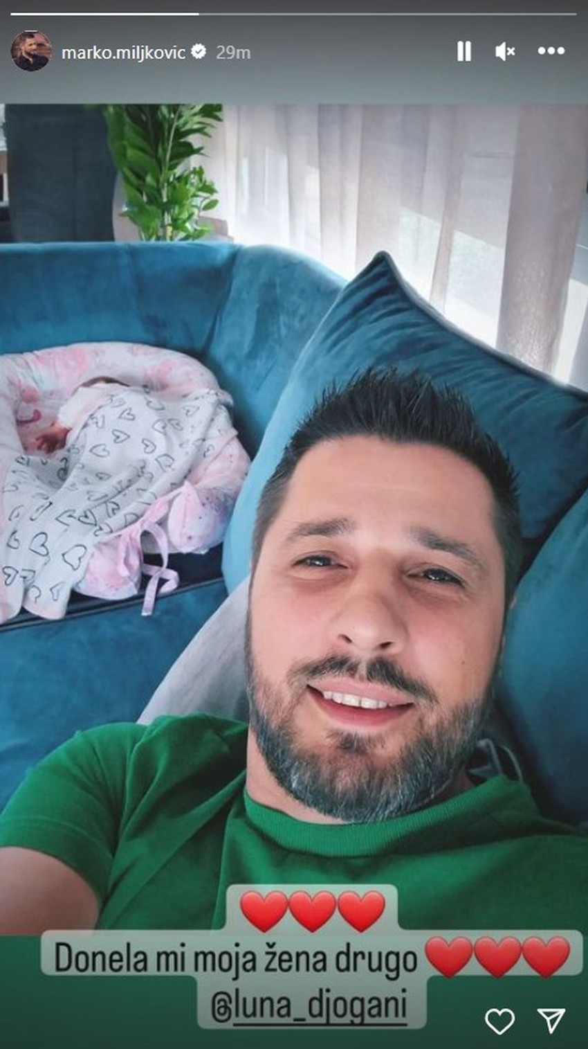 Marko Miljković sa doveo ćerku iz porodilišta
