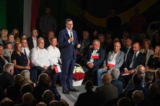 Premier: Zamówionego węgla mamy bardzo dużo, ale wąskim gardłem jest dystrybucja po Polsce
