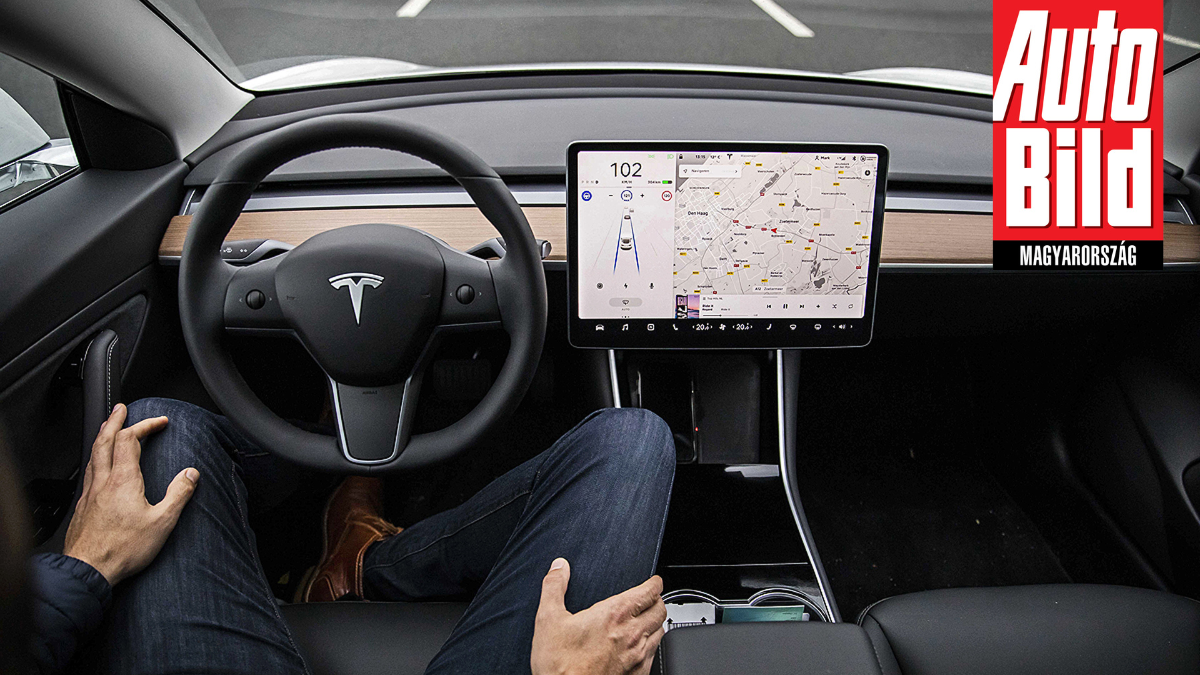 Figyelem! Balesetveszélyessé válhat a Tesla az önvezető rendszer frissítése után