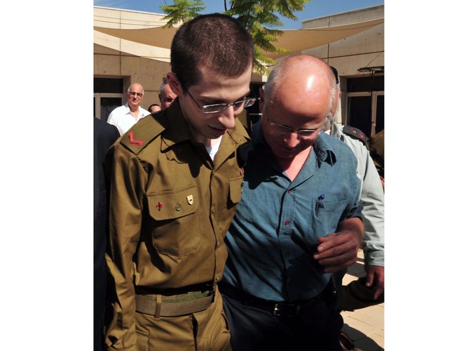 Uwolniony z palestyńskiej niewoli Gilad Szalit z ojcem