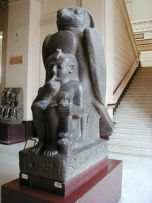 Ramzes II jako dziecko. Rzeźba w Muzeum Egipskim w Kairze