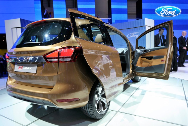 Pnący się szybko w górę rankingu i zajmujący w nim drugie miejsce Ford wprowadzi do sprzedaży nowy model swojego samochodu B-MAX