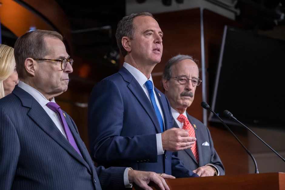 Tramp se okomio i na Adama Šifa (C)