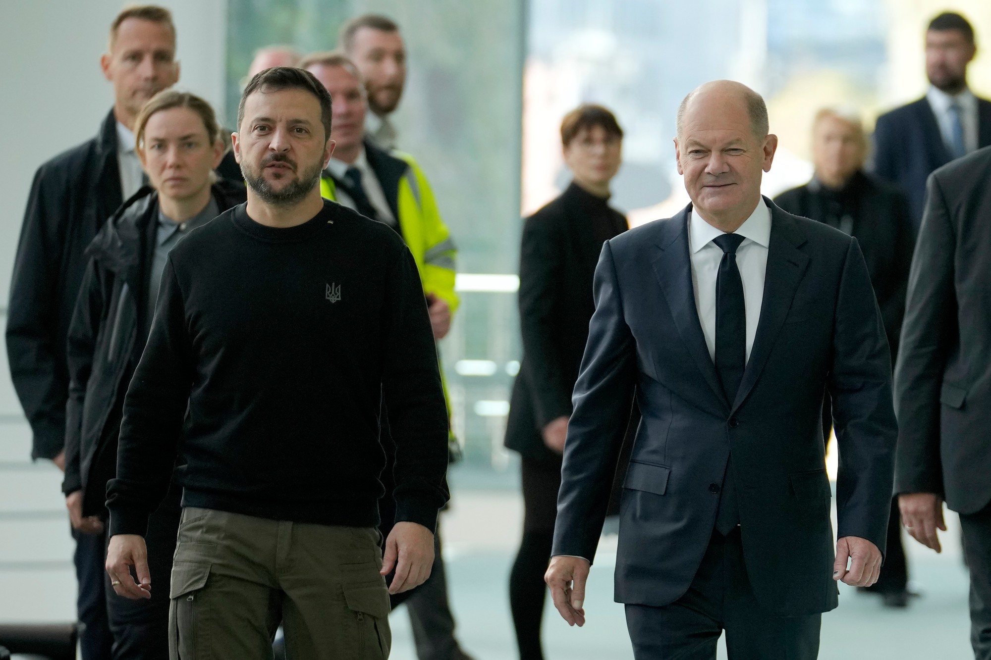 Ukrajinský prezident Volodymyr Zelenskyj (vľavo) a nemecký kancelár Olaf Scholz.