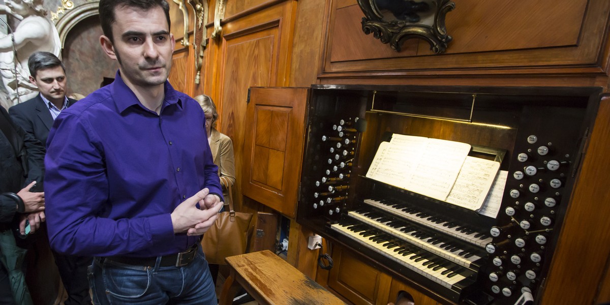 Organista Robert Napieralski