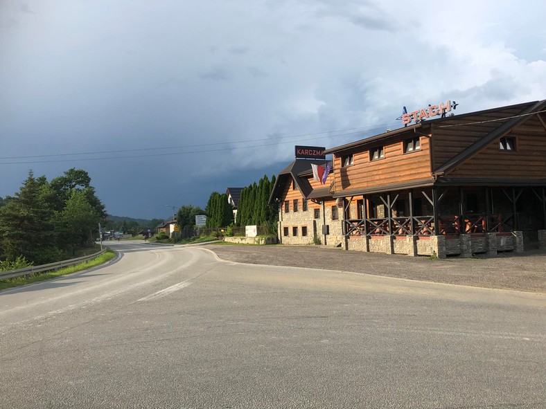 Restauracja "Stach" po przeniesieniu ruchu na nową zakopiankę niemal zbankrutowała. By to się nie stało właściciele przemianowali ją na dyskotekę