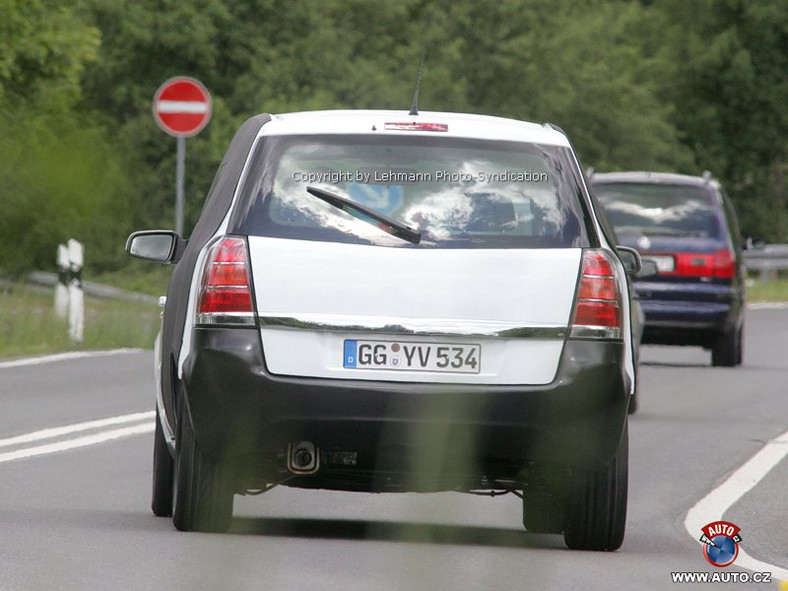 Zdjęcia szpiegowskie: Nowy Opel Meriva – taka mała Zafira