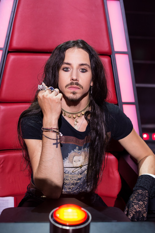 Michał Szpak na planie programu "The Voice of Poland 10"