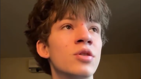 Mladší syn herca Maroša Kramára Marko Kramár. 