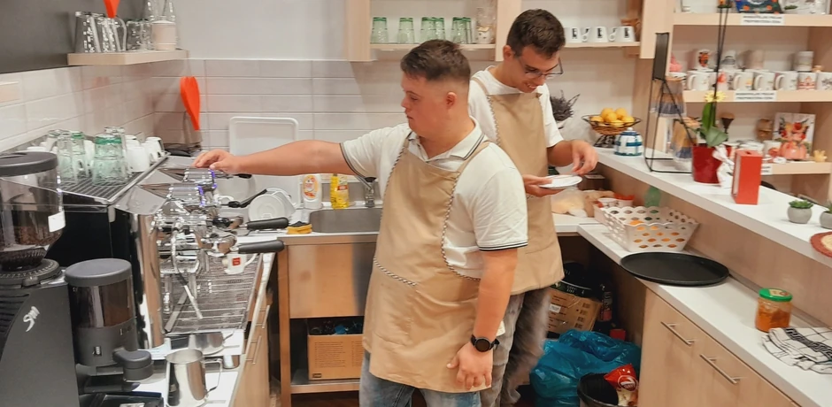 Dado je jedan od omiljenih konobara u klubu "Zvuci srca"