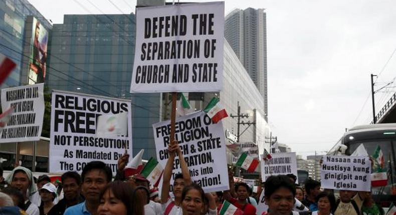 Philippine Christian group ends protest blocking Manila highway