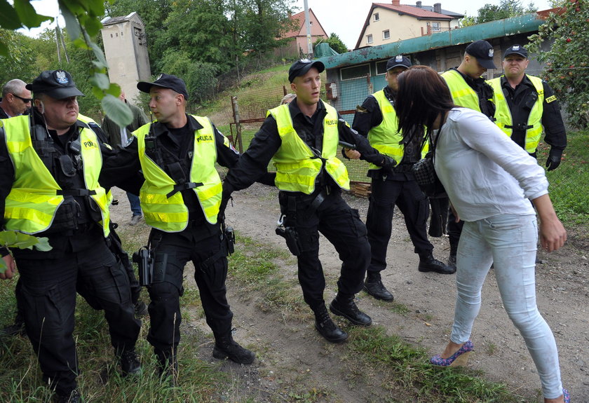 Policjant zastrzelił kierowcę. Przepychanki podczas wizji lokalnej