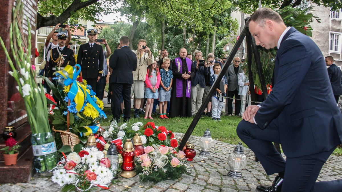 Pod gdańskim Pomnikiem Pamięci Ofiar Eksterminacji Ludności Polskiej na Wołyniu złożył dzisiaj kwiaty prezydent Andrzej Duda. - Cieszę się, że państwo polskie pamięta o tym strasznym akcie ludobójstwa, który na obywatelach II RP dokonali nacjonaliści ukraińscy – mówił.