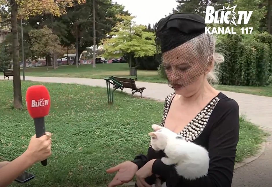 Meri Cakić igrala je u spotu "Lutka sa naslovne strane"