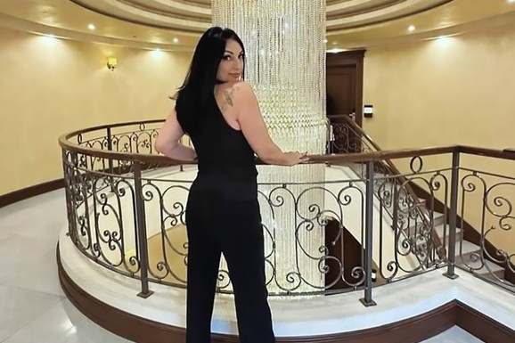 SRPSKA PEVAČICA IMA KOZMETIČKI SALON U KUĆI Uložila brdo para za uređenje vile na 4 sprata, sinu prepisala sve