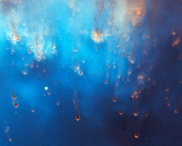 „Krople” - mgławica Ślimak w zbliżeniu