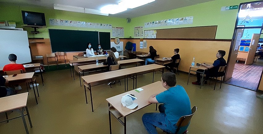 Subotički đaci čekaju da im razdele test