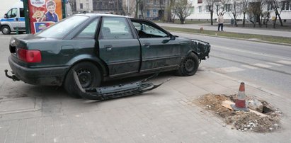 Pijana kobieta dachowała w audi. Wydostała się i uciekła!