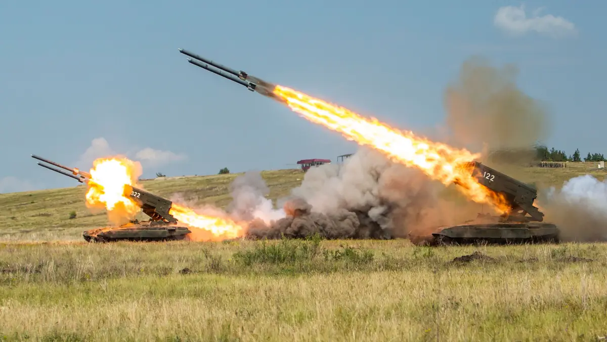 Na zdjęciu system TOS-1A w akcji na poligonie w Rosji