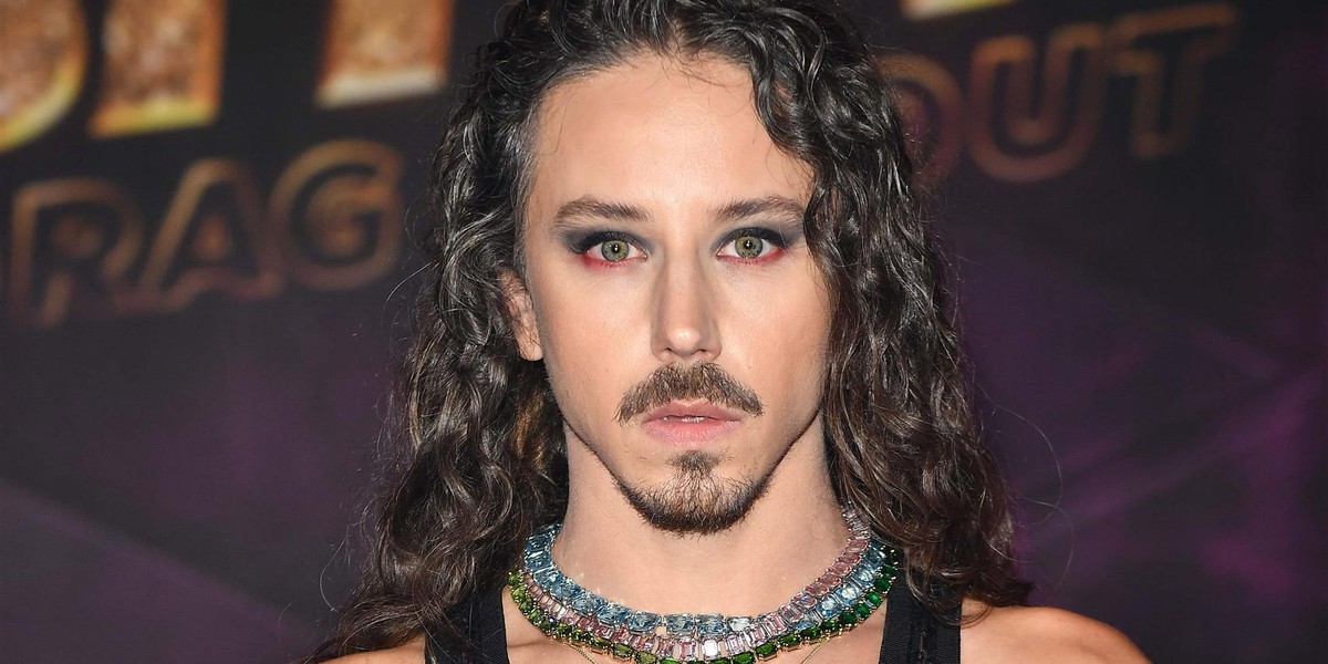 Michał Szpak rozebrał się w Paryżu.