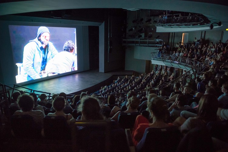 Kontrowersyjna sztuka 'Golgota Picnic'. Protesty i modlitwy w całym kraju