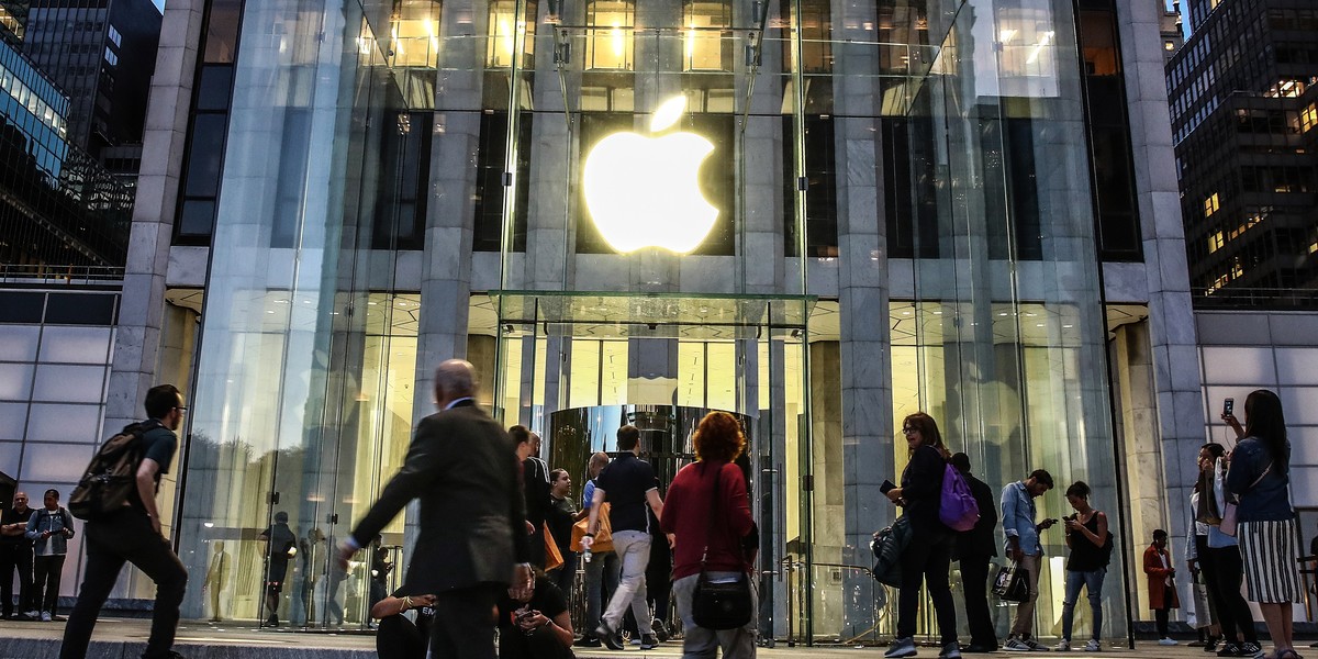 Cena akcji Apple pobiła rekord po tym, jak klienci wydali ponad miliard dolarów w App Store w trakcie dni świątecznych w grudniu 2019 r.