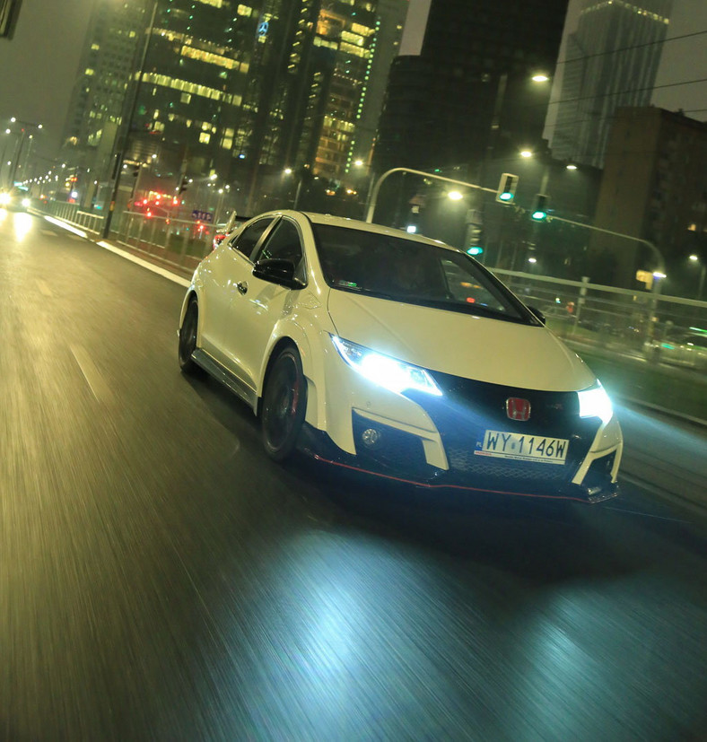 Honda Civic Type R - mroczny rycerz