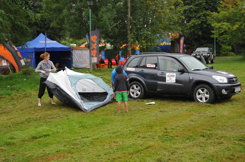 4x4 Family Adventure: baza pod namiotami