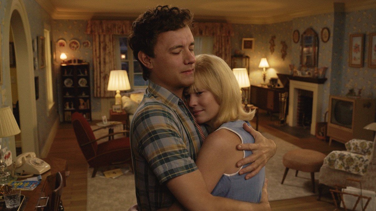 Tom Hanks i Robin Wright w filmie "Here. Poza czasem"
