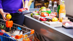 Jak wybrać najszybszą kolejkę do kasy w supermarkecie? Genialne triki spryciarzy