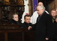 Jarosław Kaczyński podczas wieczornej mszy