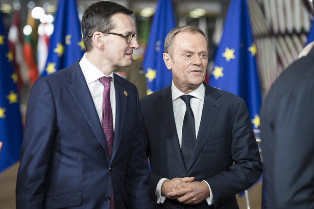 Mateusz Morawiecki i Donald Tusk na szczycie UE w 2017 roku